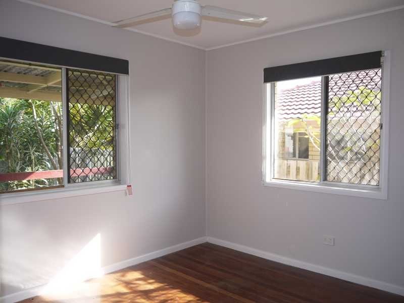 34 Tenth Avenue, Palm Beach QLD 4221