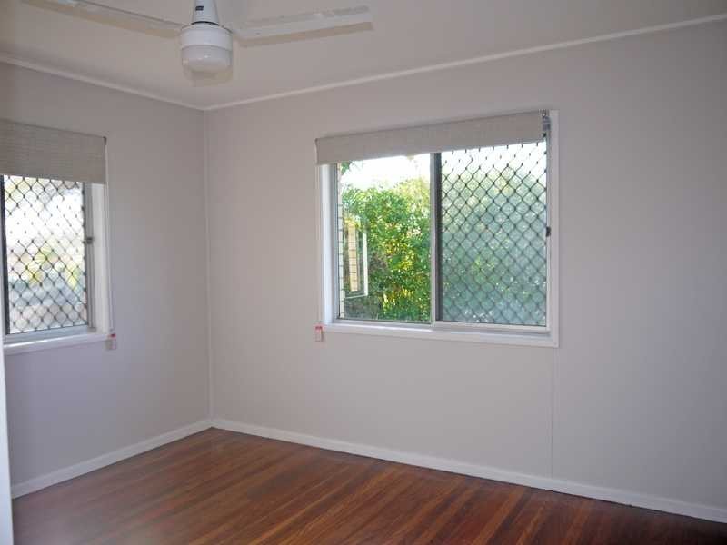 34 Tenth Avenue, Palm Beach QLD 4221