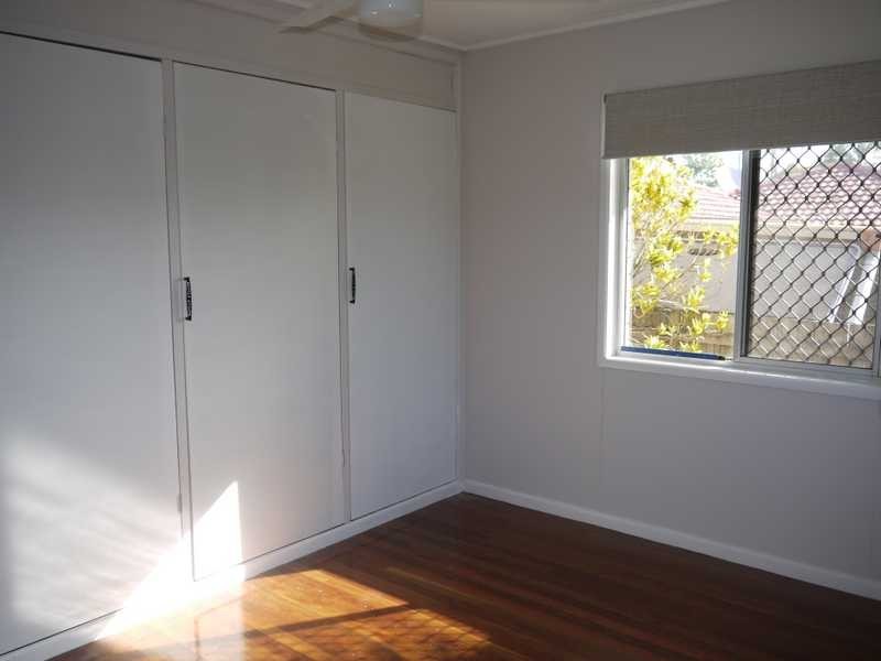 34 Tenth Avenue, Palm Beach QLD 4221