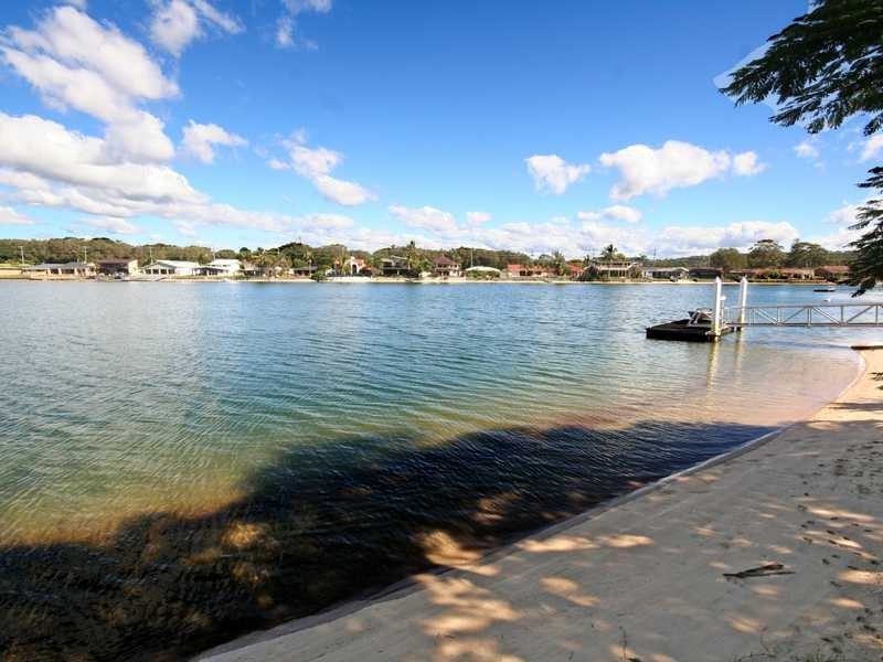 82 Parnki Parade, Palm Beach QLD 4221