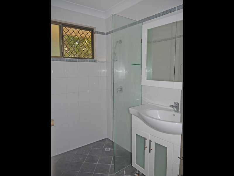 8 Kaffia Court, Elanora QLD 4221