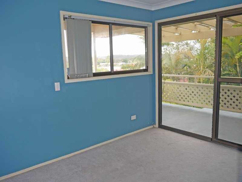 8 Kaffia Court, Elanora QLD 4221