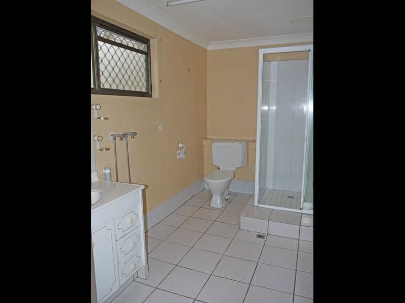 8 Kaffia Court, Elanora QLD 4221