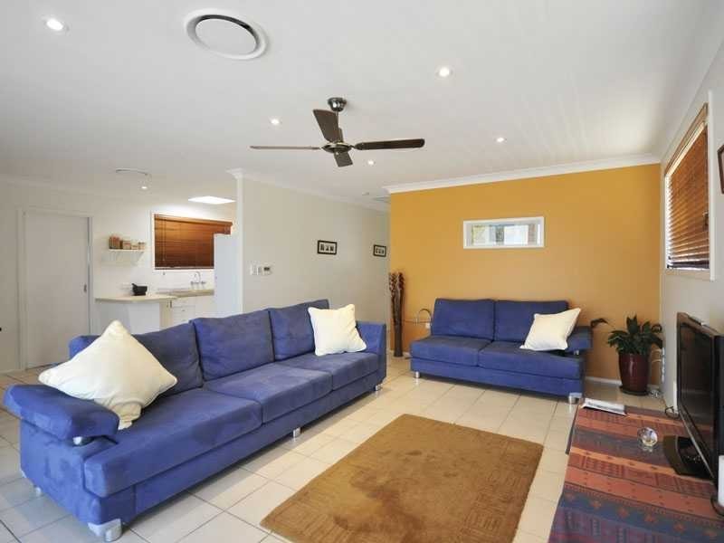 1 Araluen Avenue, Palm Beach QLD 4221