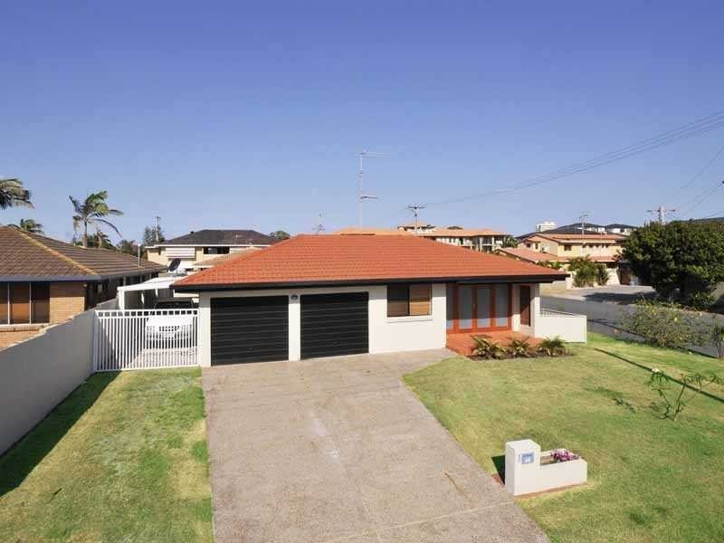 1 Araluen Avenue, Palm Beach QLD 4221