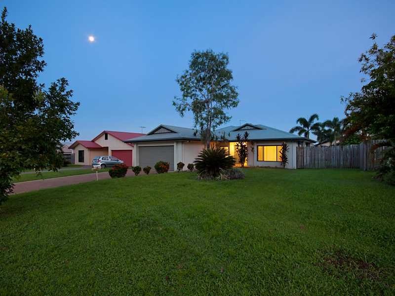 19 Bassett Street, Kanimbla QLD 4870