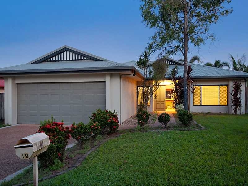 19 Bassett Street, Kanimbla QLD 4870