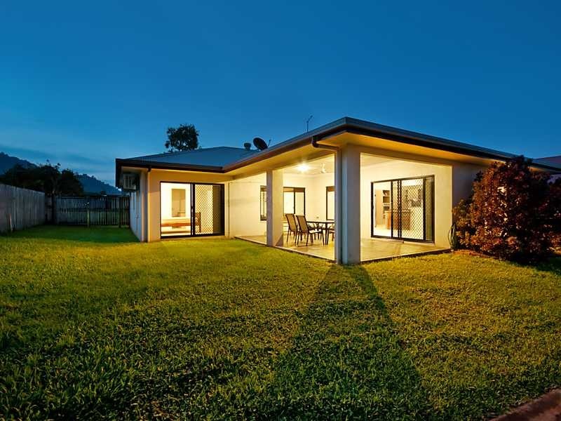 19 Bassett Street, Kanimbla QLD 4870