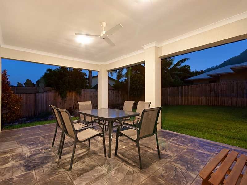 19 Bassett Street, Kanimbla QLD 4870