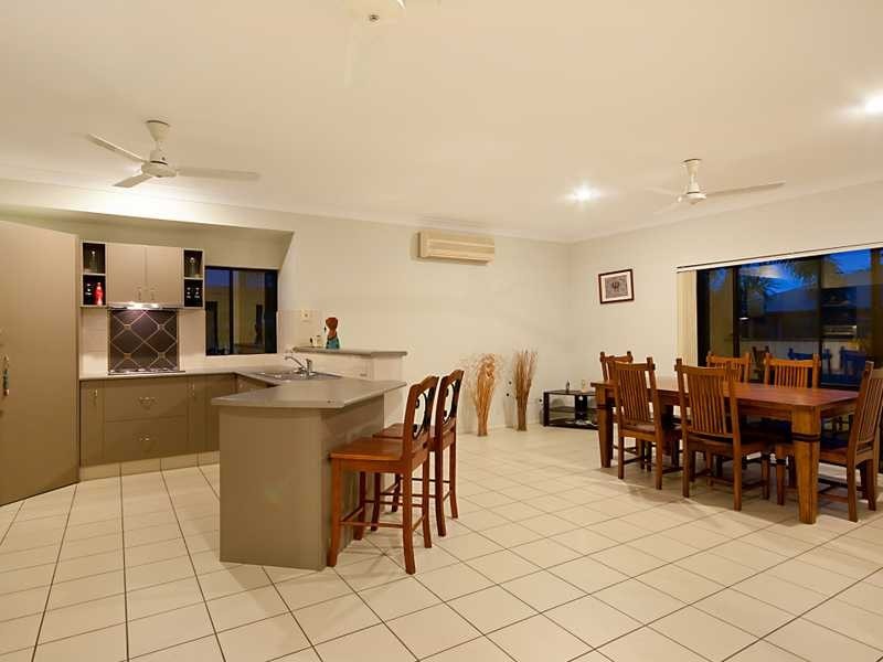 19 Bassett Street, Kanimbla QLD 4870