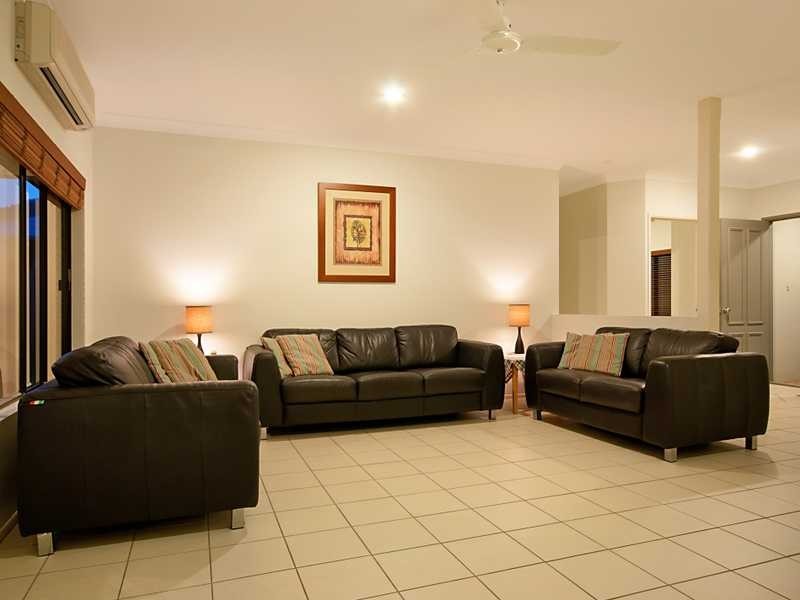 19 Bassett Street, Kanimbla QLD 4870