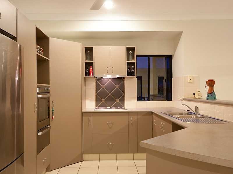 19 Bassett Street, Kanimbla QLD 4870