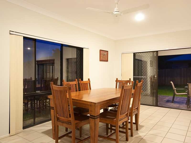 19 Bassett Street, Kanimbla QLD 4870