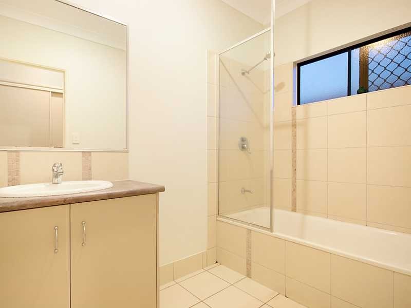 19 Bassett Street, Kanimbla QLD 4870