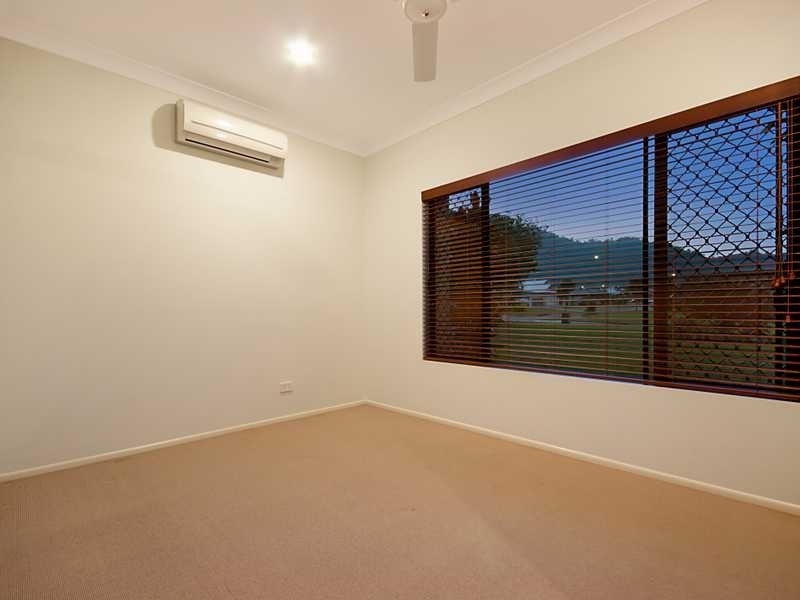 19 Bassett Street, Kanimbla QLD 4870