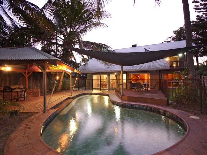 72 Wistaria Street, Holloways Beach QLD 4878