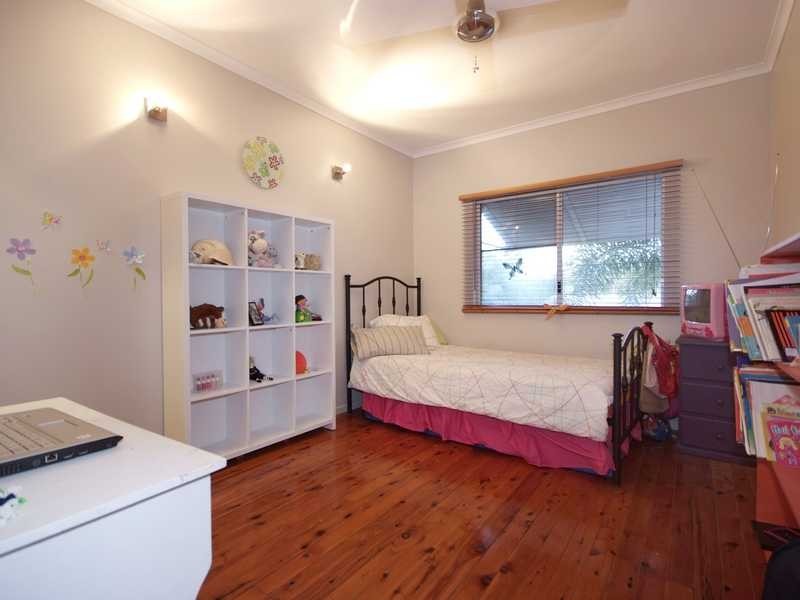 72 Wistaria Street, Holloways Beach QLD 4878