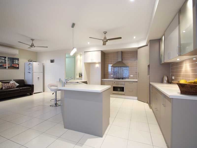 11 Willie Ming Close, Redlynch QLD 4870