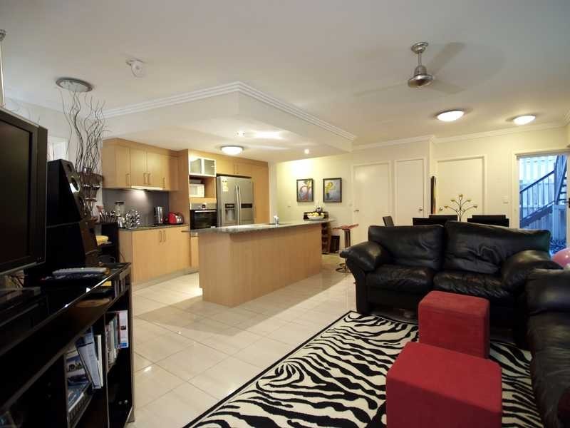 2/242 Grafton Street, Cairns City QLD 4870