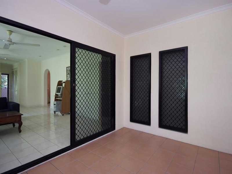 8/353 Severin Street, Cairns QLD 4870