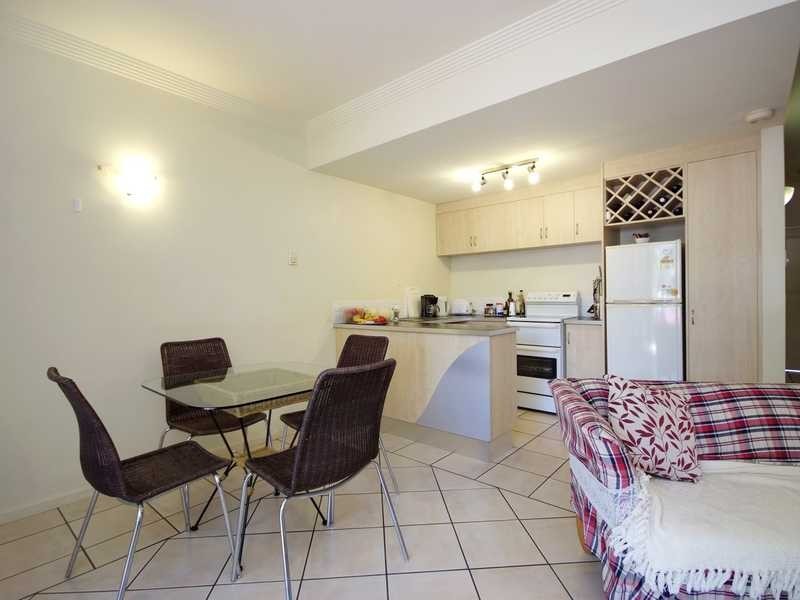 Apartment/2/10 Digger Street, Cairns North QLD 4870