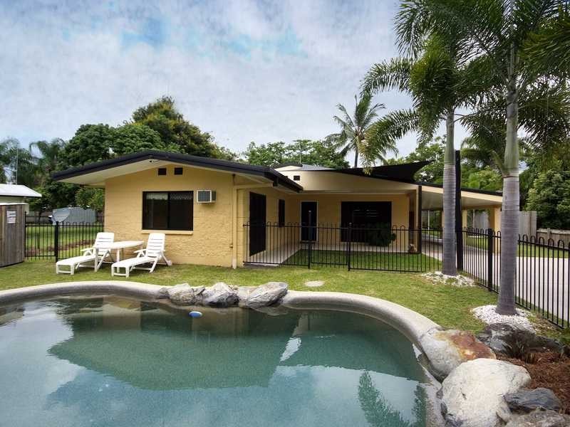 4 Tapini Close, Trinity Beach QLD 4879