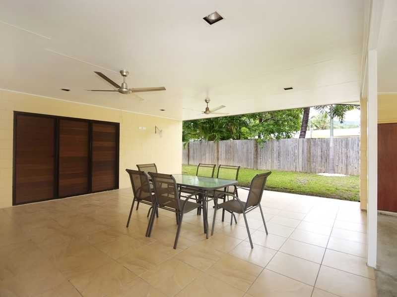 4 Tapini Close, Trinity Beach QLD 4879
