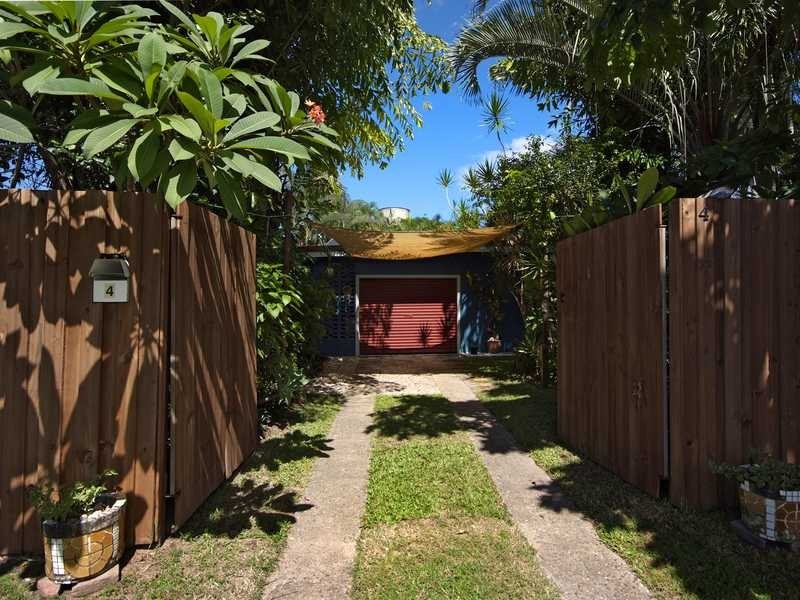 4 Fern Street, Holloways Beach QLD 4878