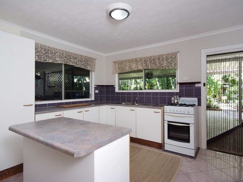 4 Fern Street, Holloways Beach QLD 4878