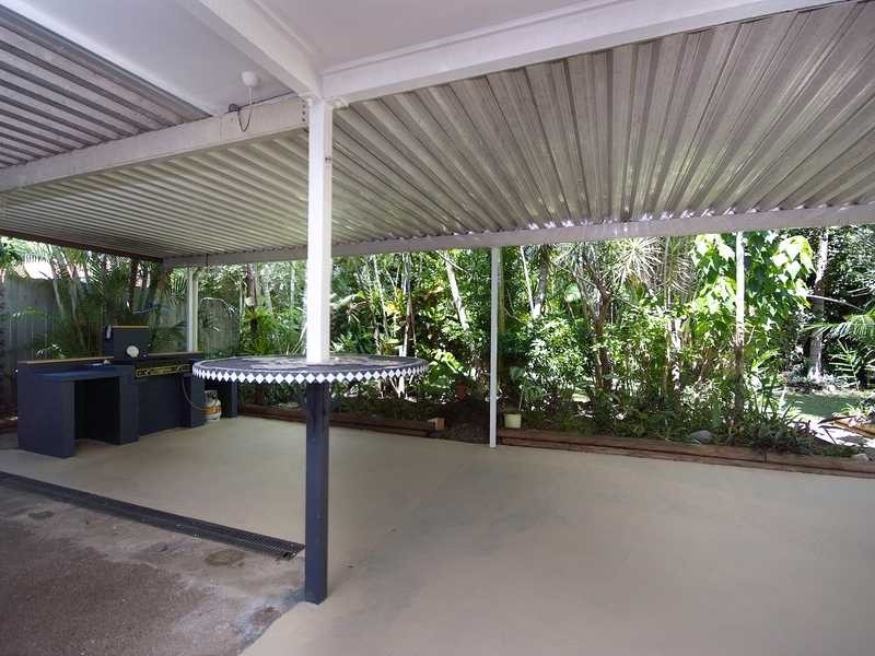 4 Fern Street, Holloways Beach QLD 4878