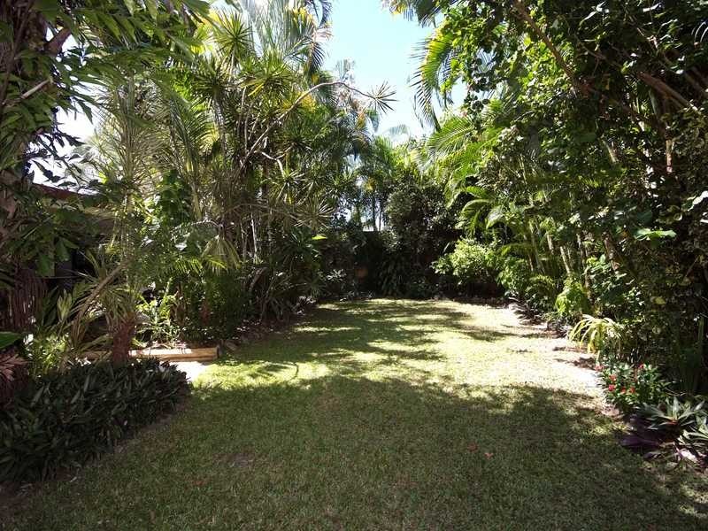 4 Fern Street, Holloways Beach QLD 4878