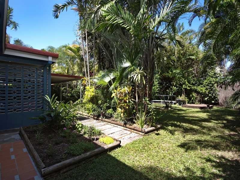 4 Fern Street, Holloways Beach QLD 4878
