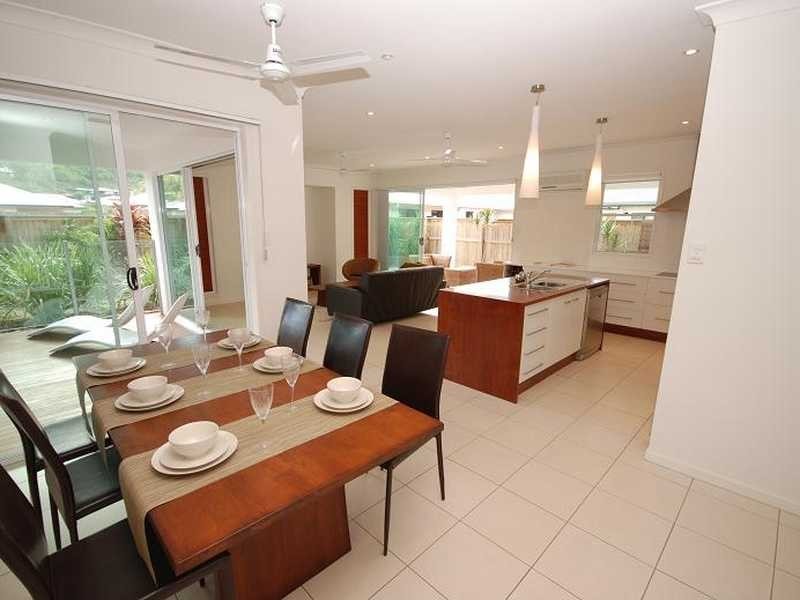 6 Davidson Close, Redlynch QLD 4870