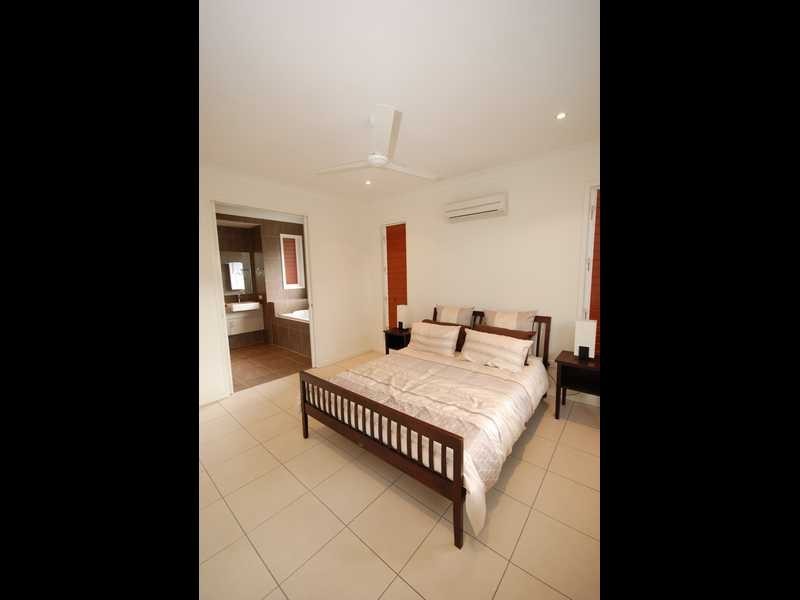 6 Davidson Close, Redlynch QLD 4870