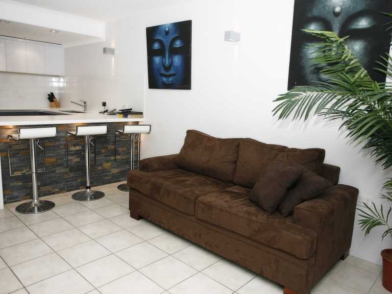 4/239 Lake Street, Cairns City QLD 4870
