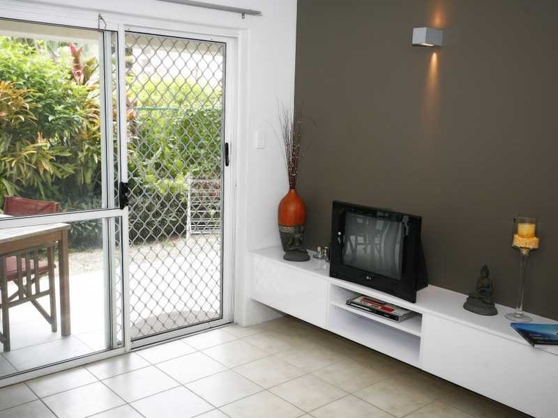 4/239 Lake Street, Cairns City QLD 4870