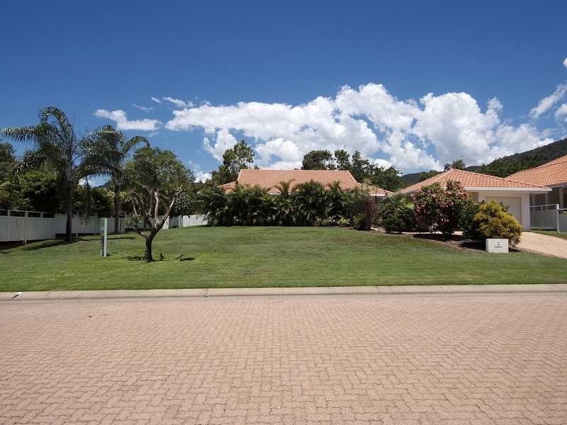8 Cascade Ave, Kewarra Beach QLD 4879