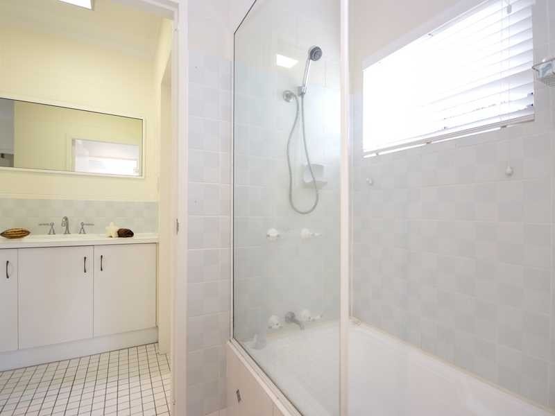 9 Kambara Street, Cairns QLD 4870
