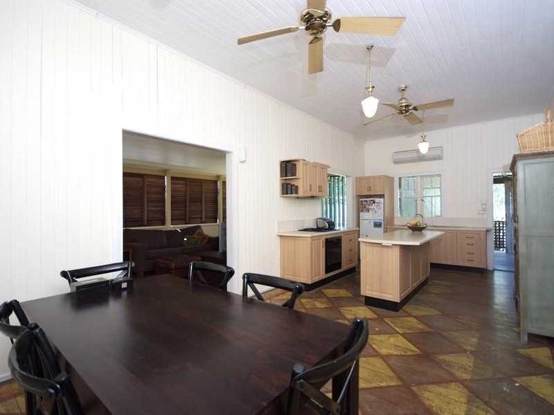32 Collinson Street, Westcourt QLD 4870