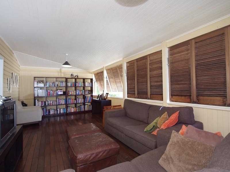 32 Collinson Street, Westcourt QLD 4870