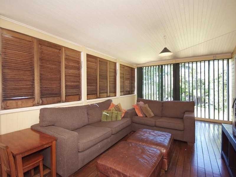 32 Collinson Street, Westcourt QLD 4870