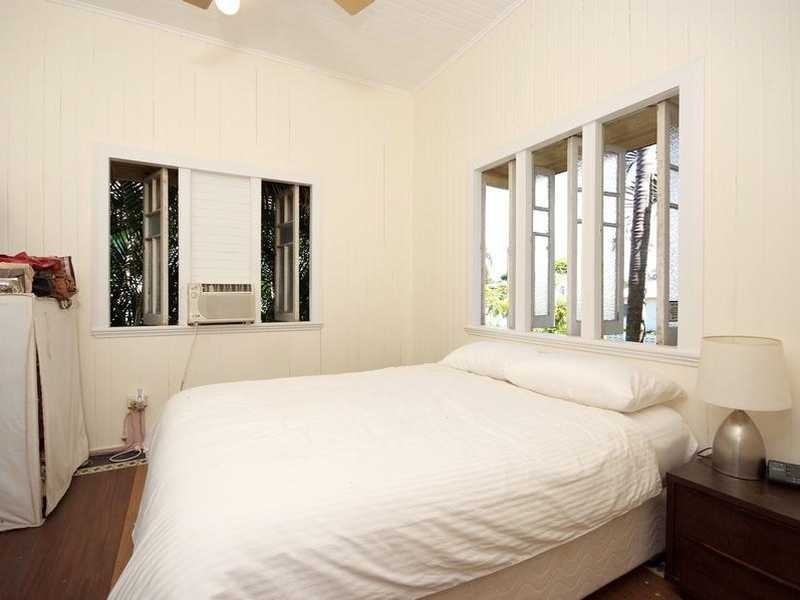 32 Collinson Street, Westcourt QLD 4870