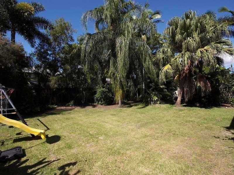 32 Collinson Street, Westcourt QLD 4870