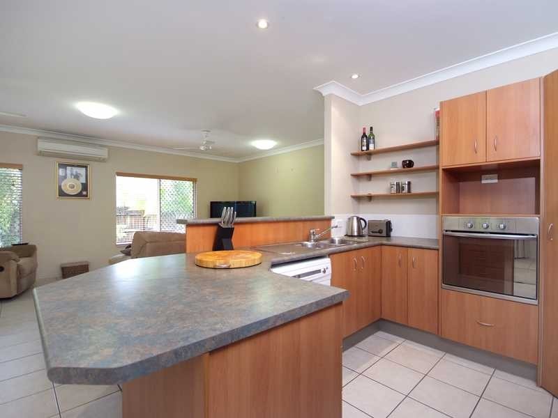 24 Bassett Street, Kanimbla QLD 4870