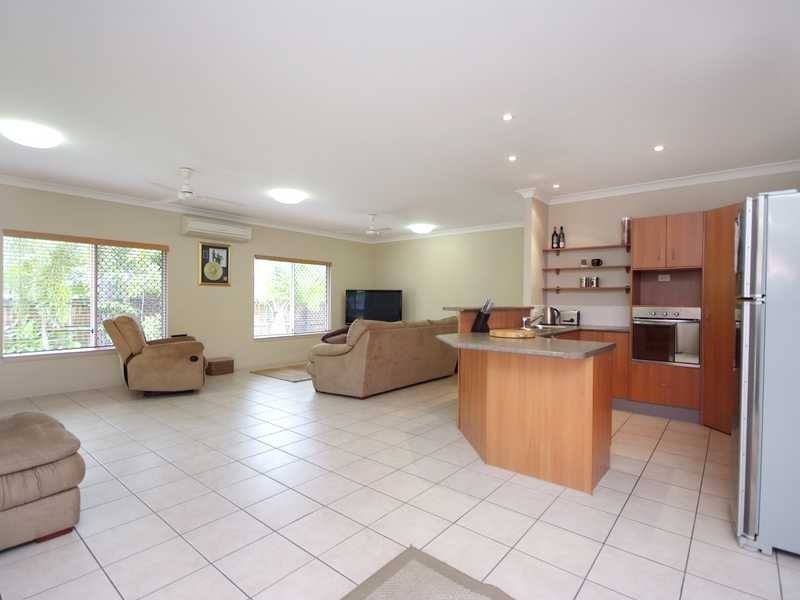 24 Bassett Street, Kanimbla QLD 4870