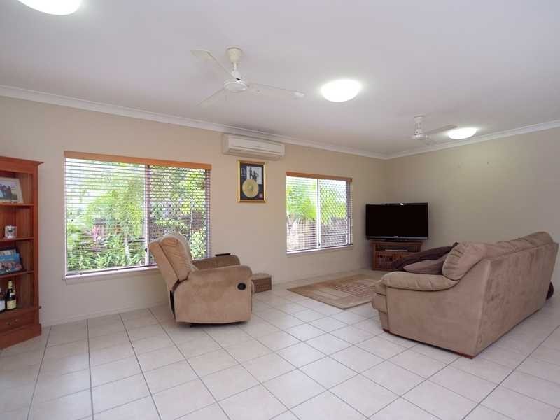 24 Bassett Street, Kanimbla QLD 4870