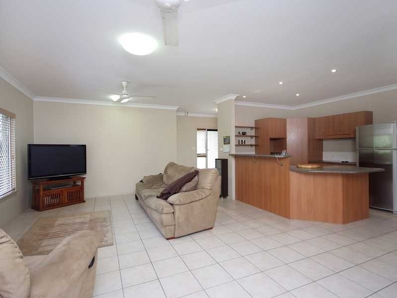 24 Bassett Street, Kanimbla QLD 4870