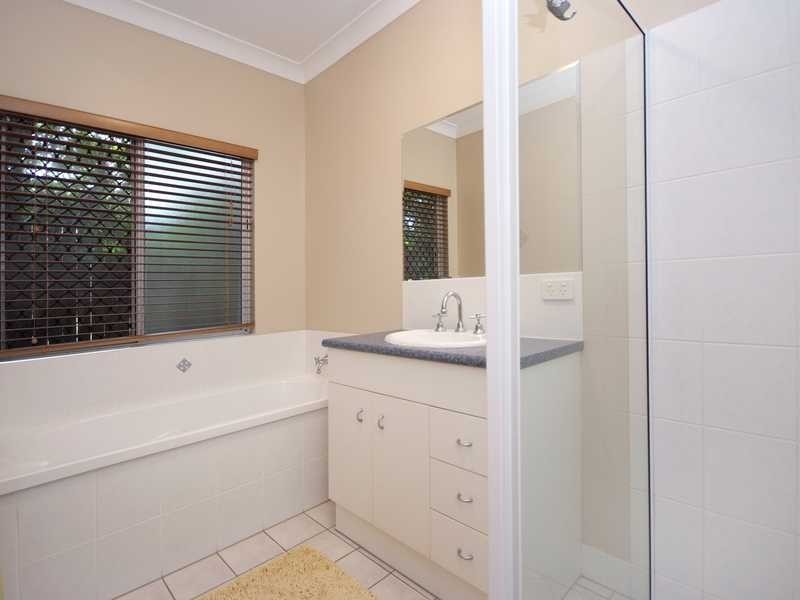 24 Bassett Street, Kanimbla QLD 4870