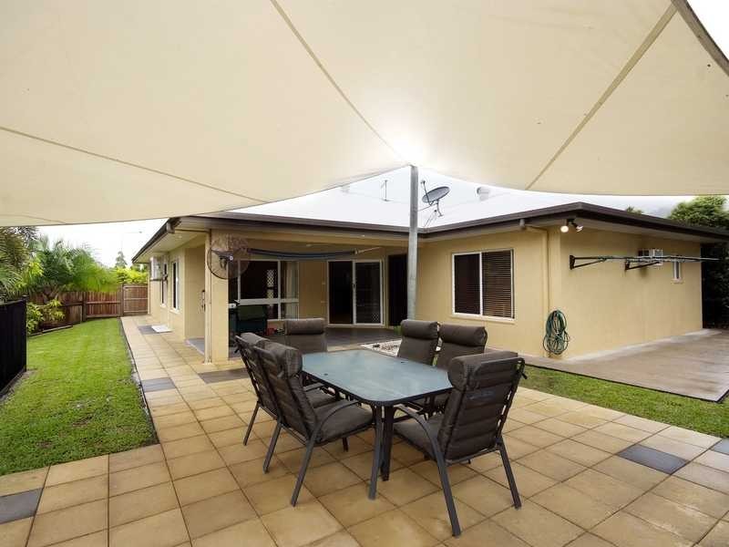 24 Bassett Street, Kanimbla QLD 4870