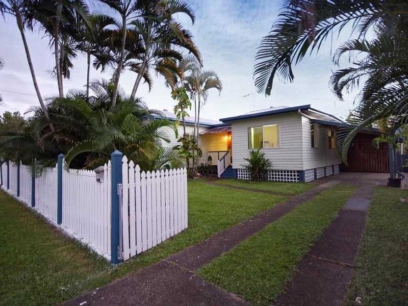 37 Collinson Street, Westcourt QLD 4870